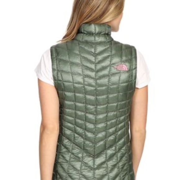 The North Face Thermoball Down Alternative Insulated Puffer Vest Layering Jacket - Picture 5 of 10